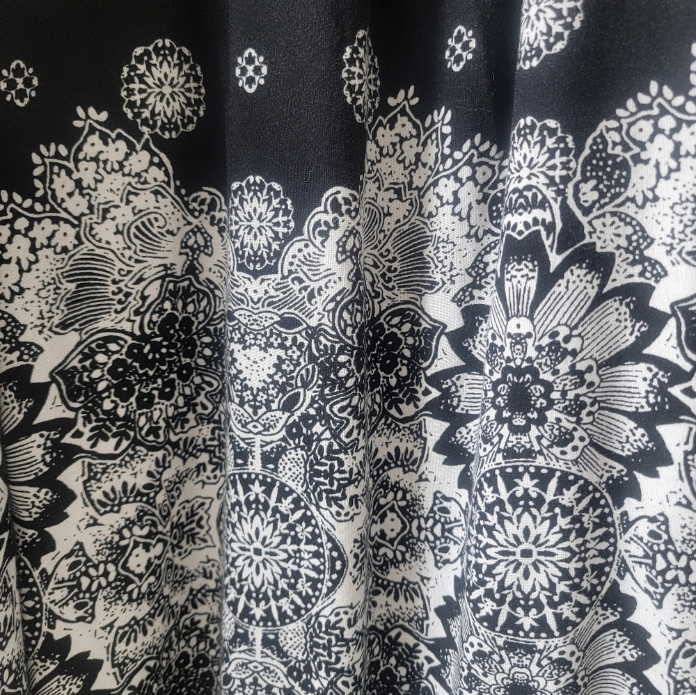 Black and white Maxi dress - Picture 3 of 9